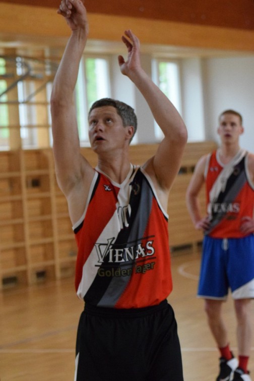 Mindaugas Stoškus (nuotraukoje atakuoja krepšį) buvo naudingiausias rungtynių žaidėjas. 