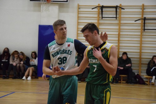 KK ,,Žiežmariai" atstovas Lukas Jurkevičius (žali marškinėliai nr. 7) buvo naudingiausias žaidėjas nugalėtojų gretose. 